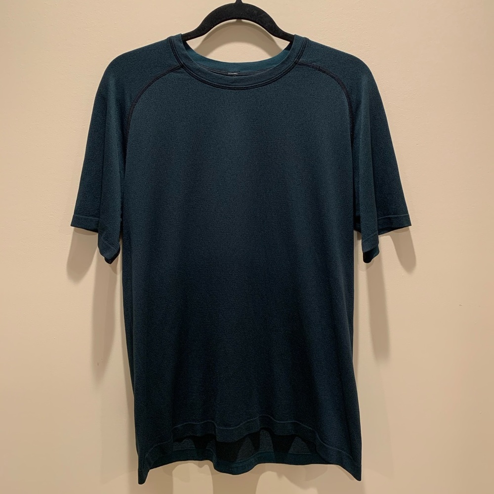 lululemon green and black short sleeve shirt